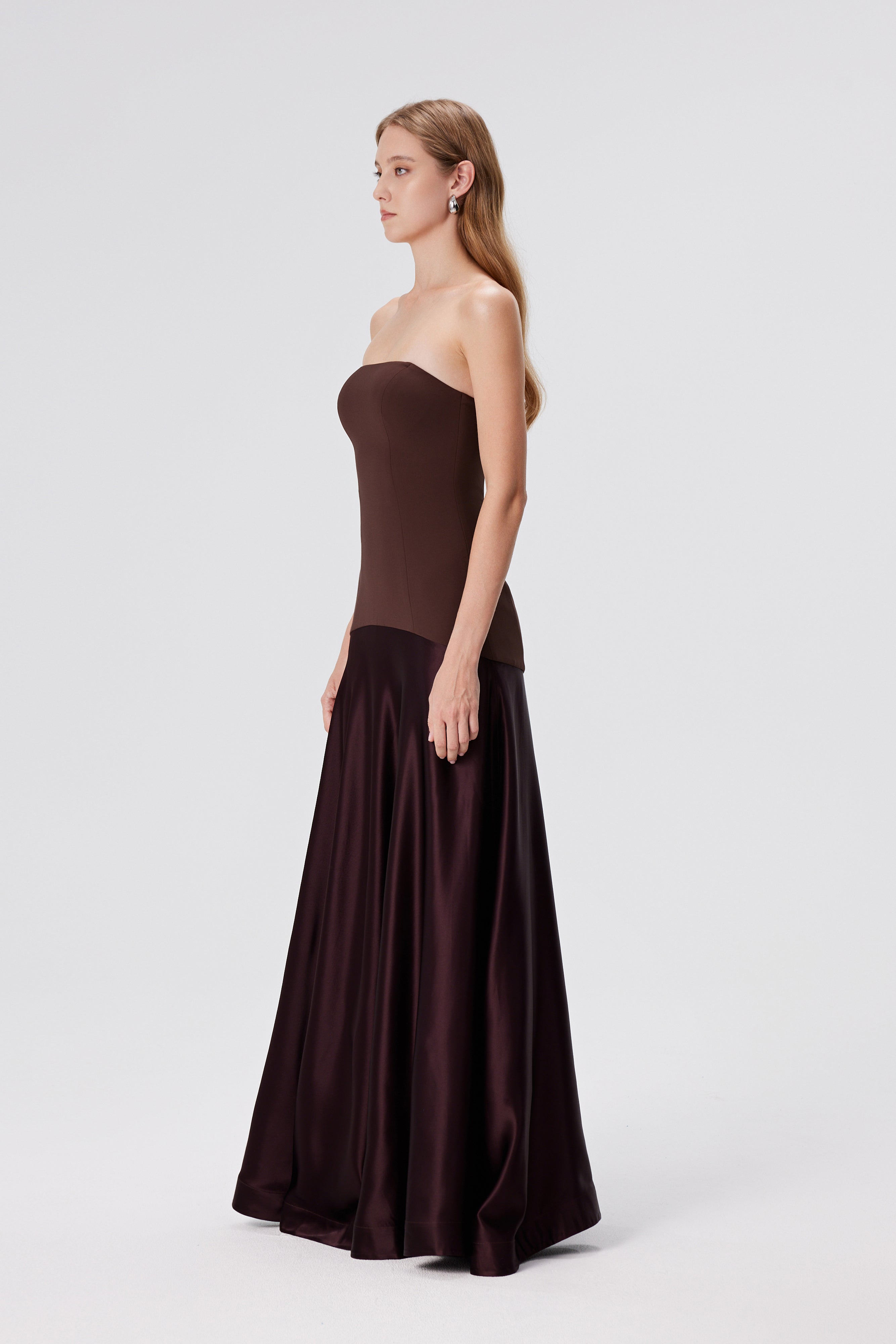 LUNARIA – Elegantes Konturkleid