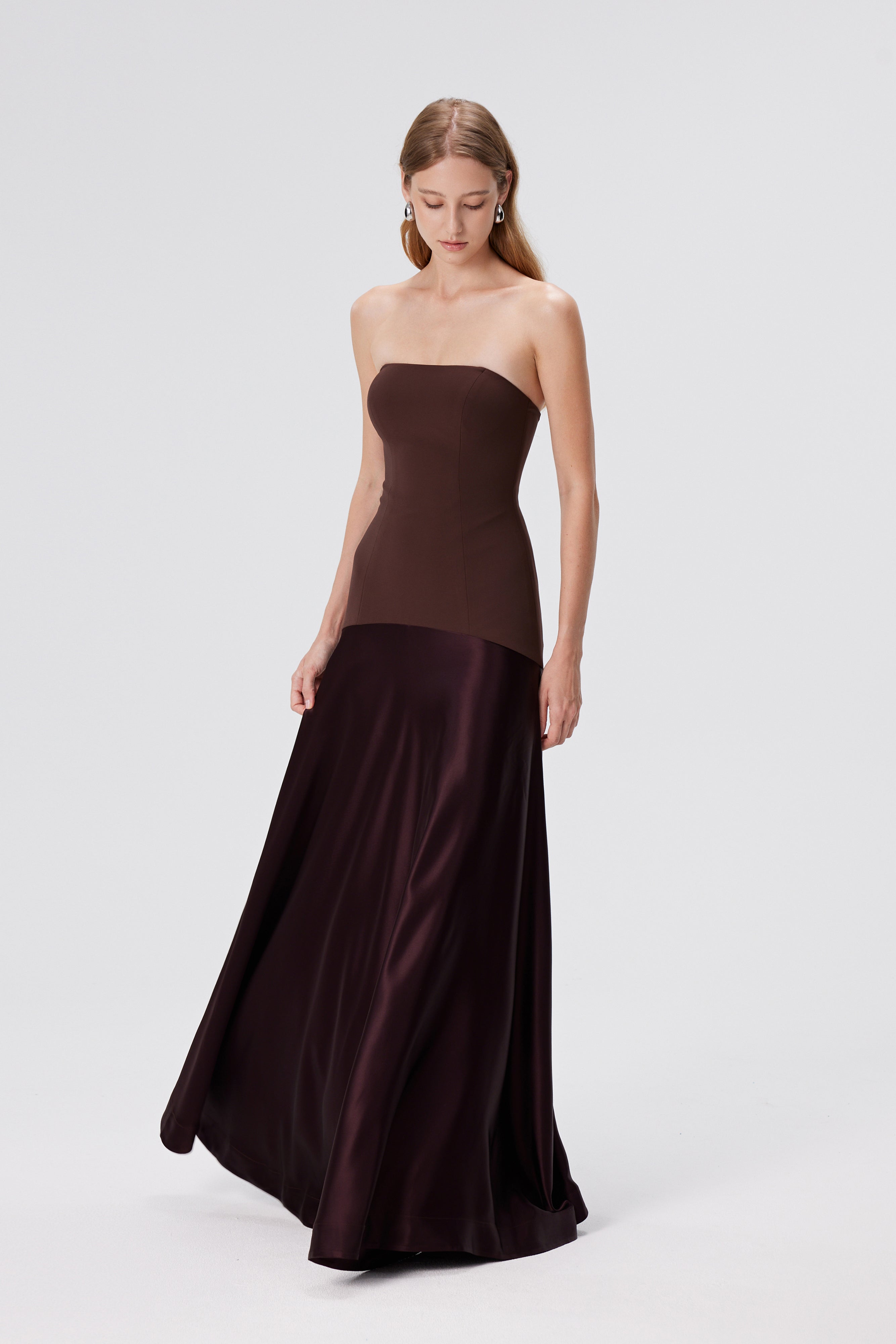 LUNARIA – Elegantes Konturkleid