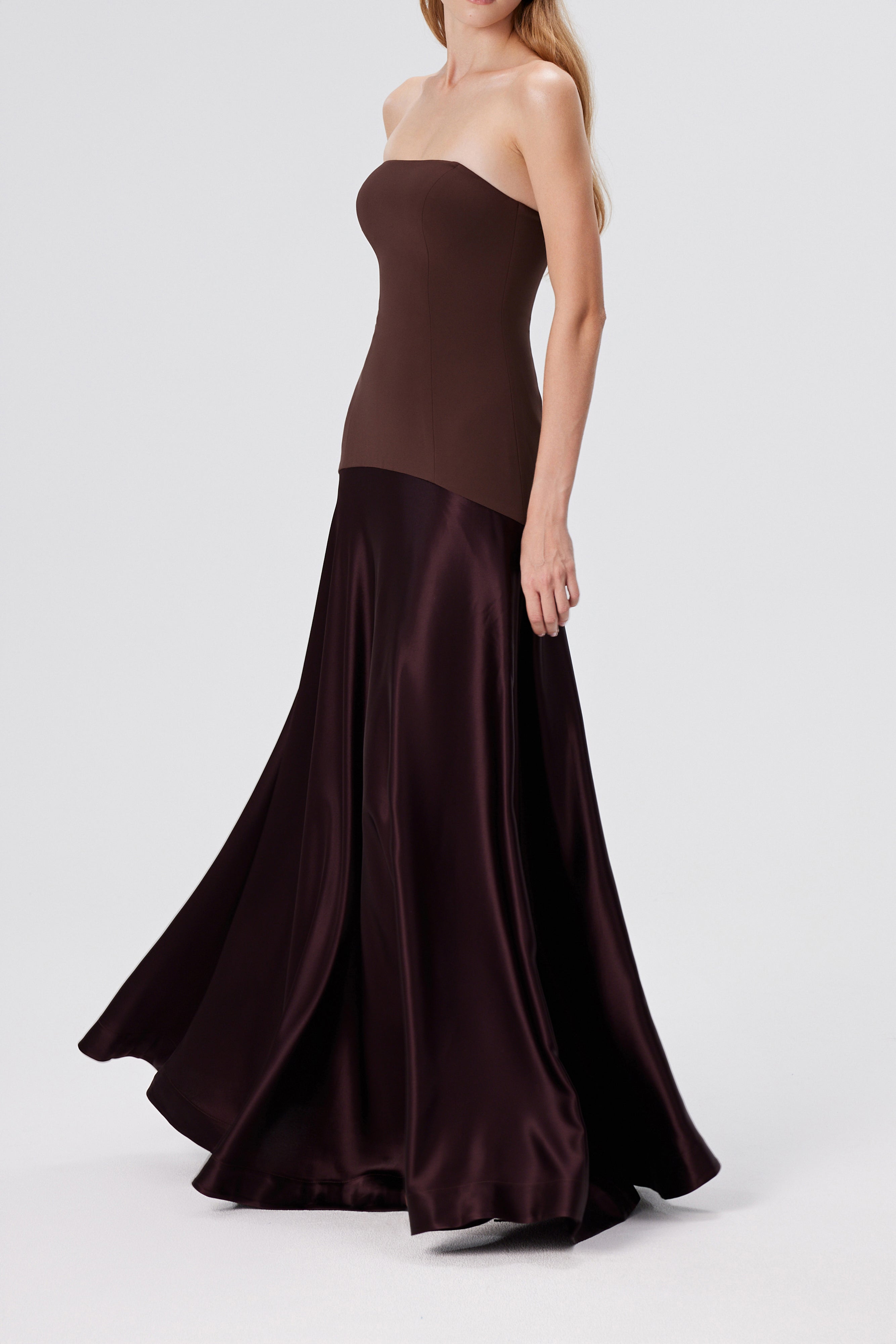 LUNARIA – Elegantes Konturkleid